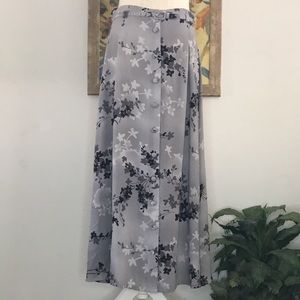 Floral Gray & Black Belted Pleated Skirt  Sz Small